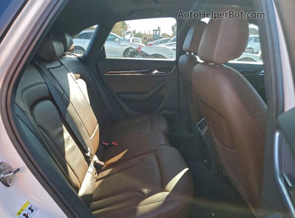 WA1GFCFS6GR017473 2016 AUDI Q3 White Vista interior trasera