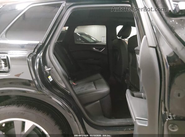 WA1H2BFZ1NP033824 2022 AUDI Q4 Черный Вид наклейки с VIN-кодом