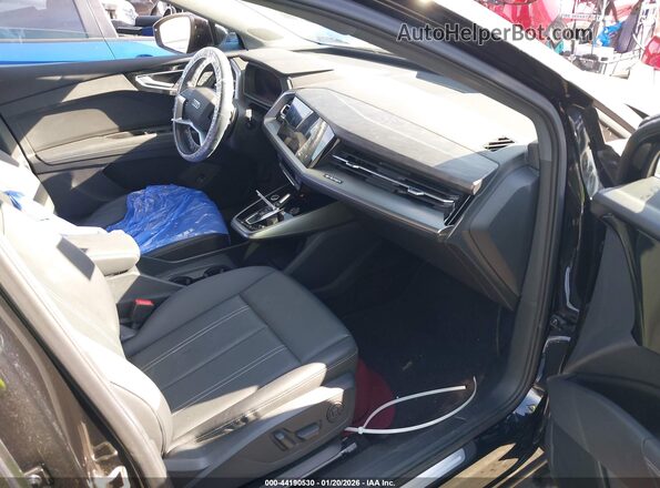 WA1H2BFZ9NP014423 2022 AUDI Q4 Черный Вид салона спереди