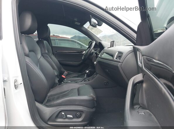 WA1JCCFS0JR023808 2018 AUDI Q3 White Вид салону спереду