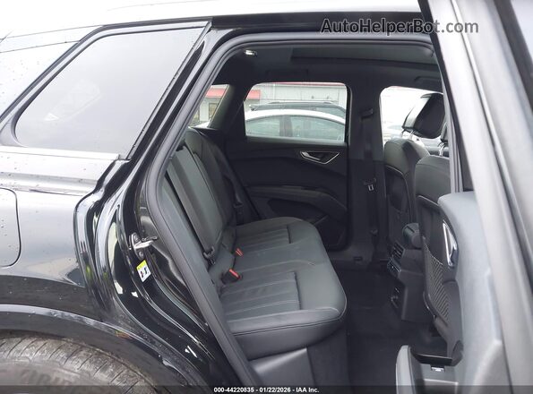 WA1KUBFZ6RP035901 2024 AUDI Q4 Black 