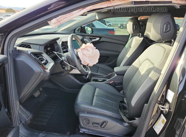 WA1L2BFZ2PP045641 2023 AUDI Q4 Black Vista interior delantera