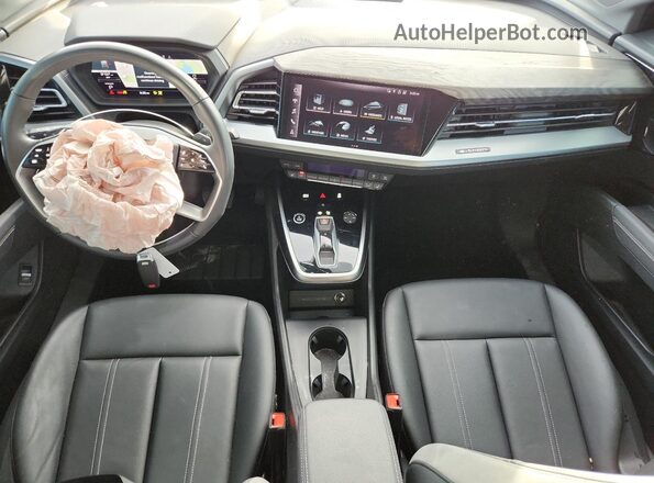 WA1L2BFZ2PP045641 2023 AUDI Q4 Black Vista del salpicadero
