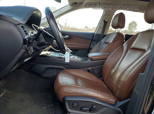WA1LAAF73HD021802 2017 AUDI Q7 Black Front interior view