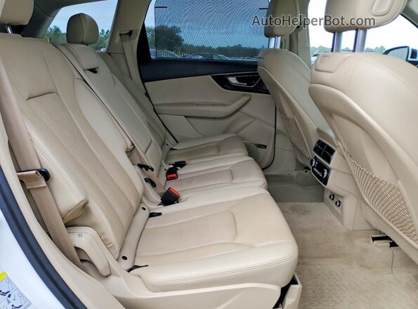 WA1LAAF75JD000360 2018 AUDI Q7 Белый Вид задней части салона