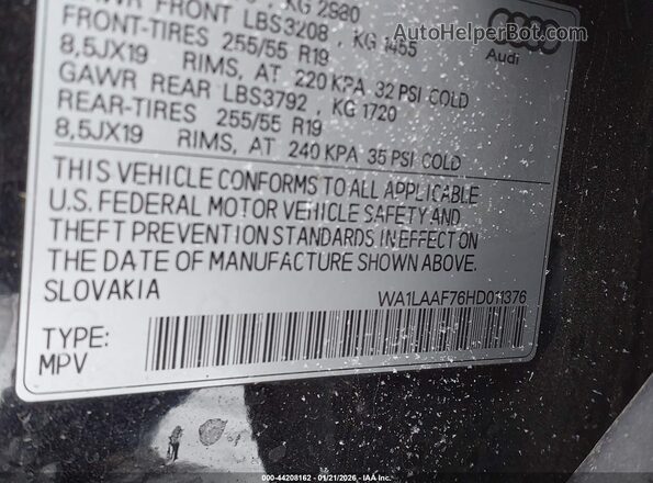 WA1LAAF76HD011376 2017 AUDI Q7 Black Widok komory silnika