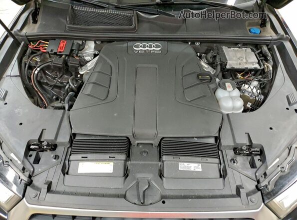 WA1LAAF78JD043848 2018 AUDI Q7 Black Widok komory silnika