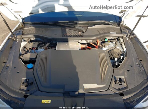WA1LAAGE2KB023217 2019 AUDI E-TRON Белый Вид сзади