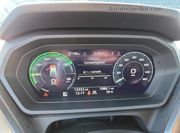 WA1M2BFZXRP024852 2024 AUDI Q4 Black ხელსაწყოთა პანელის ხედი