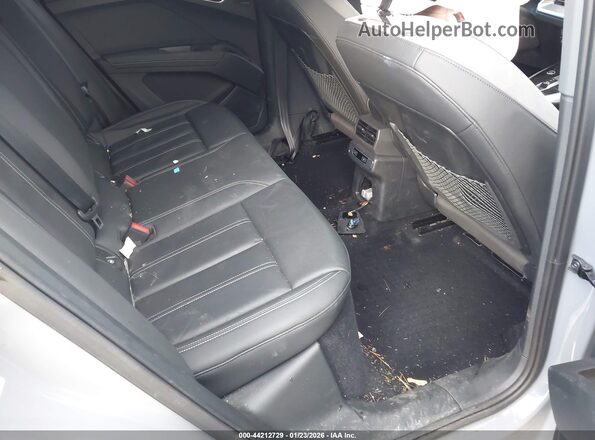 WA1MUBFZ9RP046268 2024 AUDI Q4 Gray Widok naklejki z numerem VIN