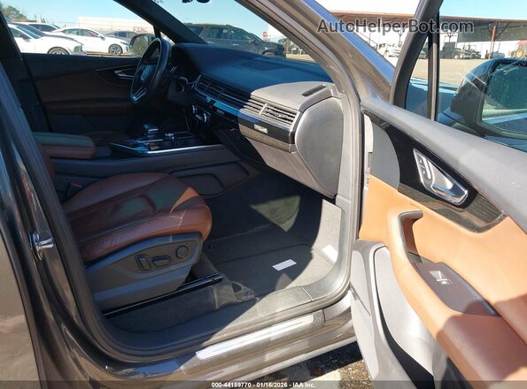 WA1VAAF77JD054025 2018 AUDI Q7 Серый Вид салона спереди
