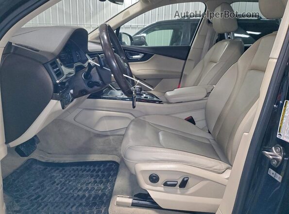 WA1VAAF78HD056277 2017 AUDI Q7 Черный Вид салона спереди