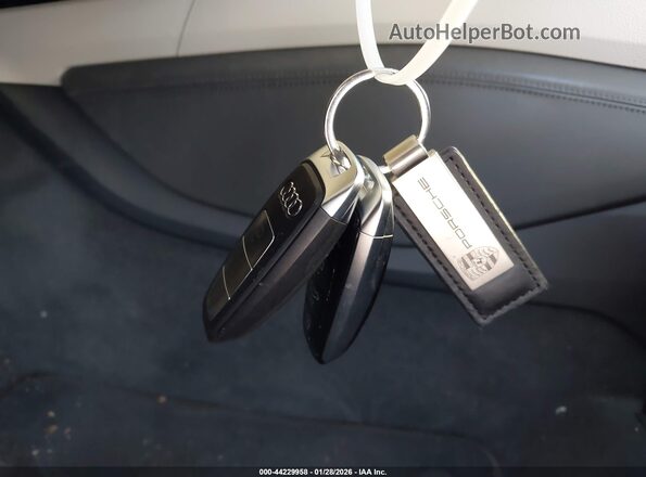 WA1VABGE4KB010161 2019 AUDI E-TRON Blue Vista del salpicadero