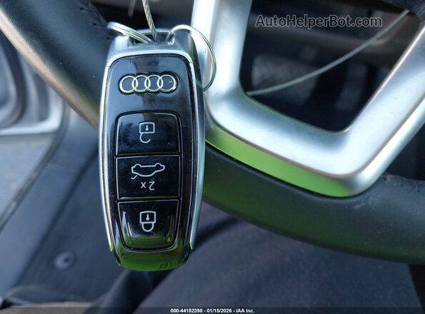 WA1VXAF7XLD006178 2020 AUDI Q7 Серебряный Вид панели приборов