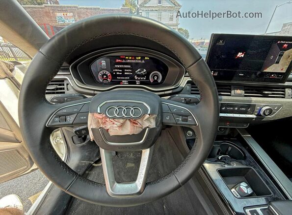 WAUCBCF5XMA061395 2021 AUDI OTHER Белый Вид панели приборов