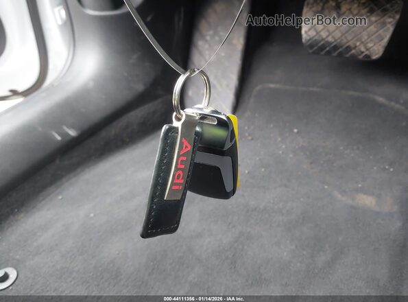 WAUDACF58RA116635 2024 AUDI OTHER Белый Вид панели приборов