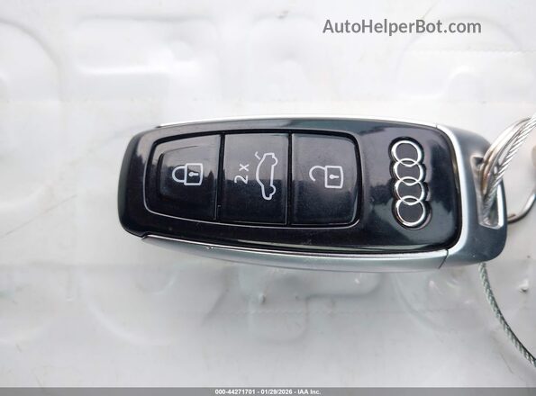 WAULSAF83PN011563 2023 AUDI S8 Black Vista del salpicadero