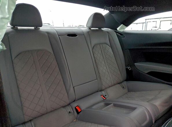 WAUP4AF56RA067685 2024 AUDI S5 Gray Widok tylnych siedzeń