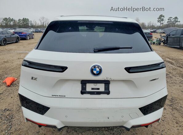 WB523CF01RCP94121 2024 BMW IX White Հետևի տեսք
