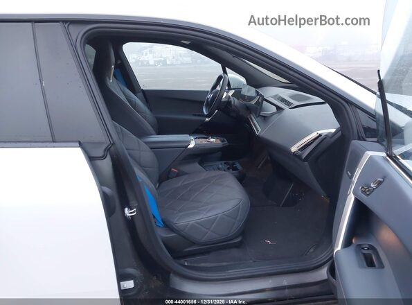 WB523CF0XPCL85595 2023 BMW IX White Front interior view