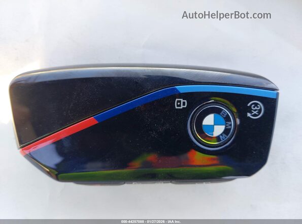 WB533CF03SCS28505 2025 BMW IX Black Vista del salpicadero