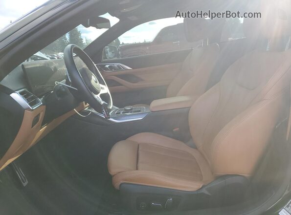 WBA13AR08RCR93647 2024 BMW M4 Зеленый Вид салона спереди