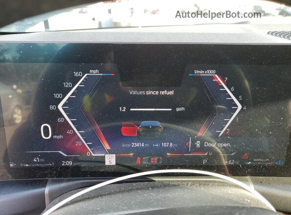 WBA13AR08RCR93647 2024 BMW M4 Зеленый Вид щитка приборов