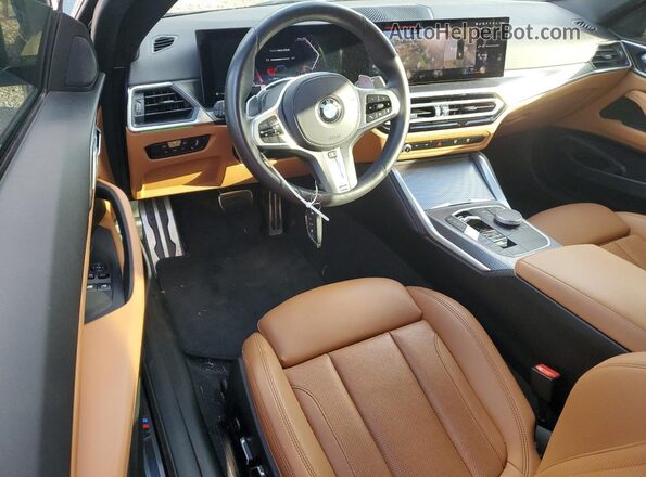 WBA13AR08RCR93647 2024 BMW M4 Зеленый Вид панели приборов
