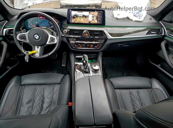WBA13BK06PCM91779 2023 BMW M5 Gray Widok deski rozdzielczej