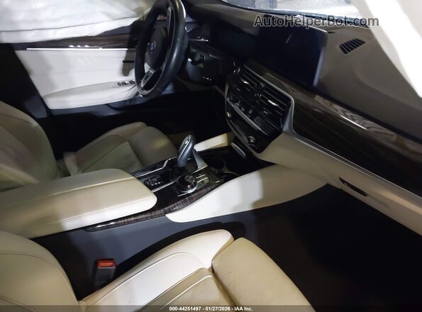 WBA13BK09NCH97228 2022 BMW M5 Черный Вид салона спереди