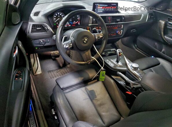WBA2J7C52KVD61239 2019 BMW M2 Charcoal Widok deski rozdzielczej