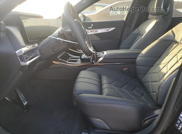 WBA33EJ04SCV31653 2025 BMW OTHER Черный Вид салона спереди