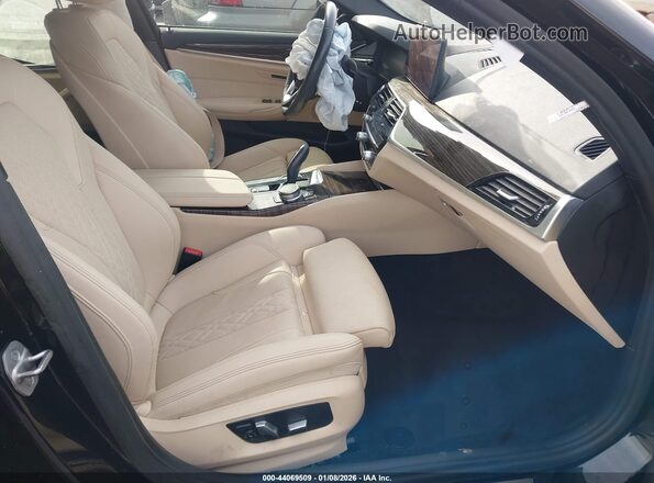 WBA53BH02NWX41989 2022 BMW OTHER Черный Вид салона спереди