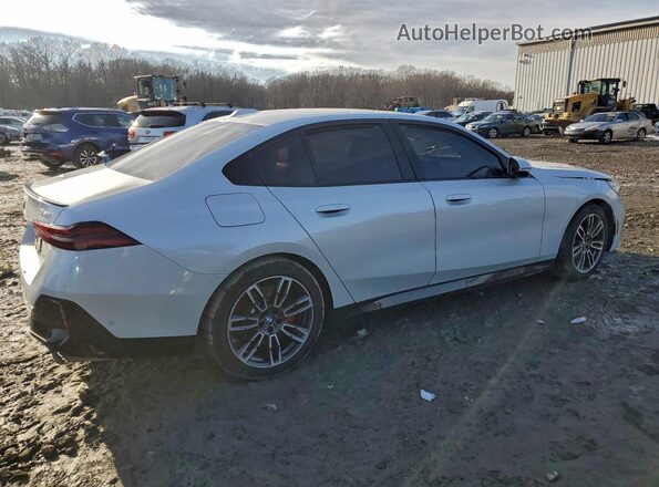 WBA53FJ07RCS28035 2024 BMW 5 SERIES Белый Задняя правая четверть