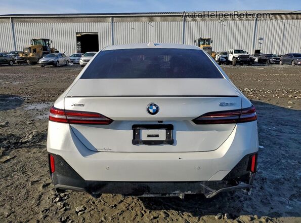 WBA53FJ07RCS28035 2024 BMW 5 SERIES Белый Вид сзади