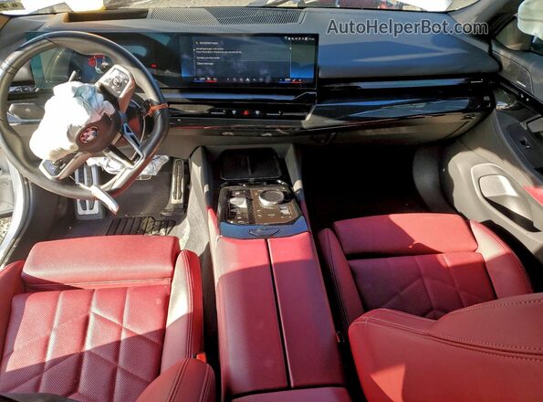 WBA53FJ07RCS28035 2024 BMW 5 SERIES Белый Вид панели приборов