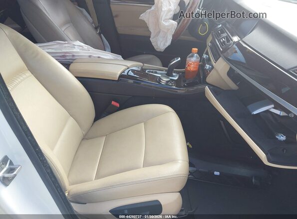 WBA5A5C59GD528918 2016 BMW 5 SERIES Белый Вид салона спереди