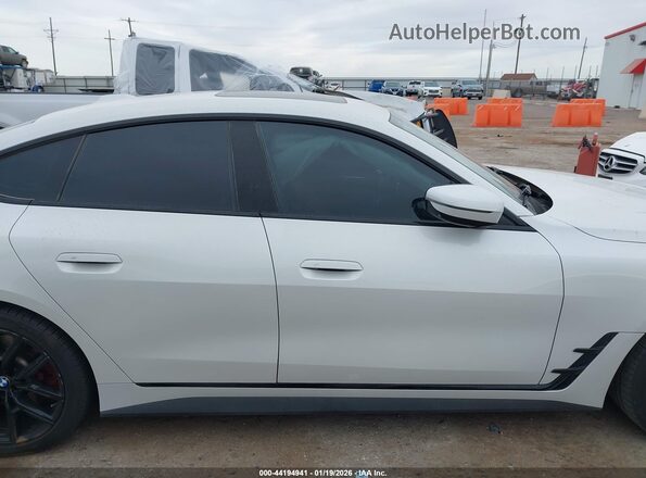 WBA63AV08NFM01152 2022 BMW OTHER White Widok wnętrza z tyłu