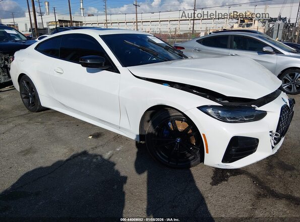 WBA83AP02NCK07160 2022 BMW M4 Белый Передняя правая четверть