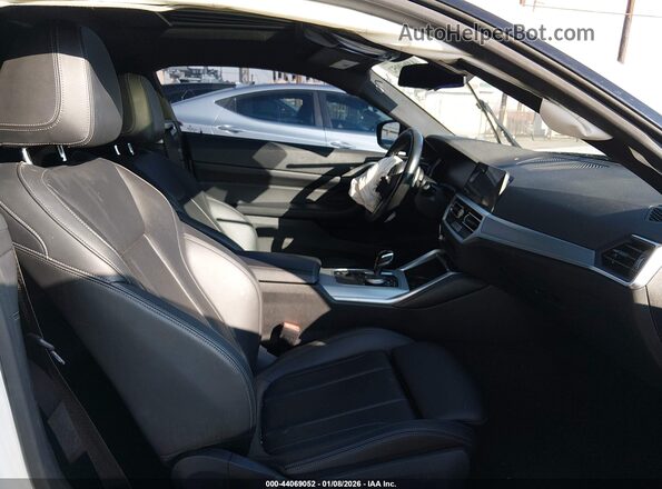 WBA83AP02NCK07160 2022 BMW M4 Белый Вид салона спереди