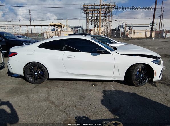 WBA83AP02NCK07160 2022 BMW M4 Белый Вид задней части салона