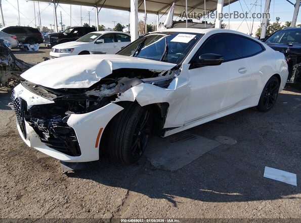 WBA83AP02NCK07160 2022 BMW M4 Белый Передняя левая четверть