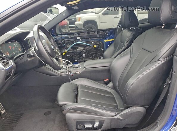 WBA83AP02PCM02193 2023 BMW M4 Blue Widok wnętrza z przodu