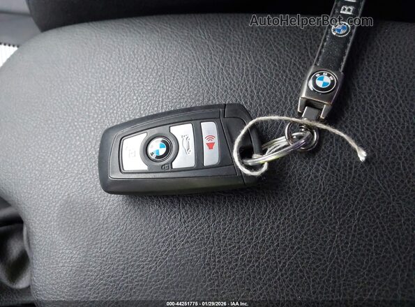 WBA8E5G34HNU45371 2017 BMW OTHER Серый Вид панели приборов