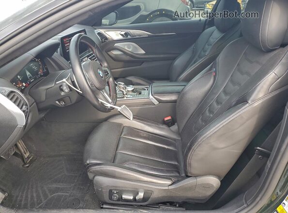 WBABC4C00PCL83317 2023 BMW M8 Green Widok wnętrza z przodu