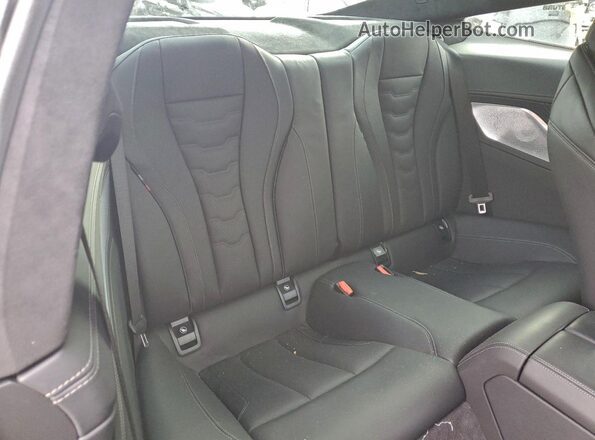 WBABC4C00PCL83317 2023 BMW M8 Green Widok tylnych siedzeń