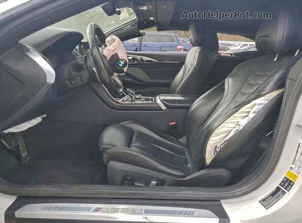 WBAFY4C58KBJ99028 2019 BMW M8 Белый Вид салона спереди