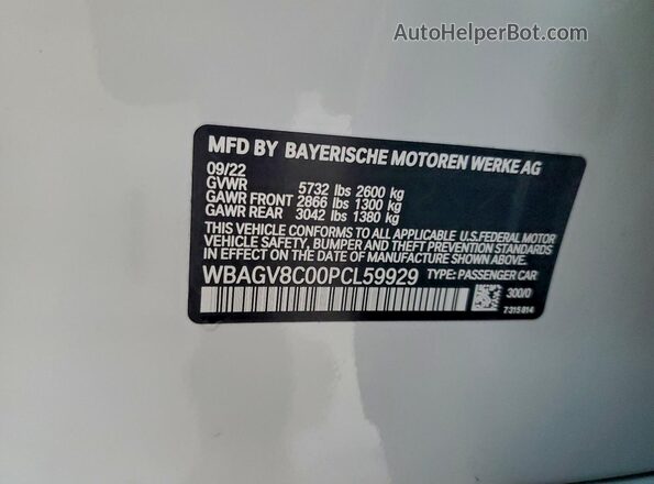WBAGV8C00PCL59929 2023 BMW M8 White Vista del compartimento del motor