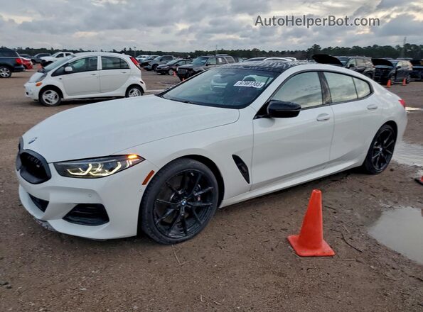 WBAGV8C00PCL59929 2023 BMW M8 White Vista tres cuartos delantera izquierda