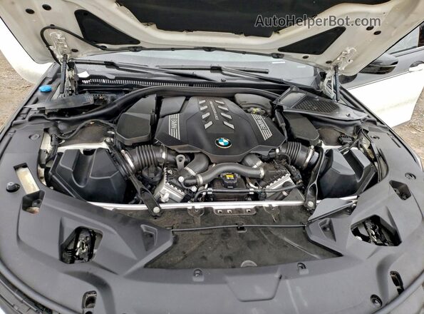 WBAGV8C01NCJ56769 2022 BMW M8 White Widok wnętrza z tyłu